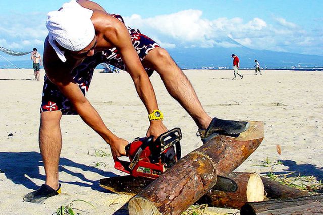 Wired electric chainsaw